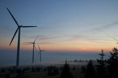 Windpark auf der Pretul im Kraftspendedorf Ratten