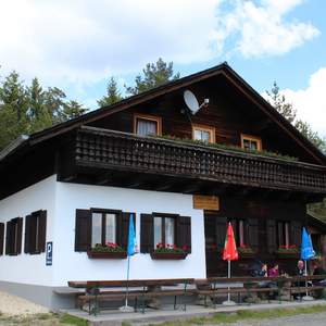 Arzberghütte am Gipfel der Arzbergs (C) Familie Spandl