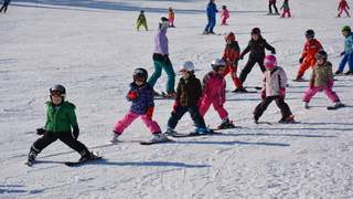Skischule Skikurs Winter Familie
