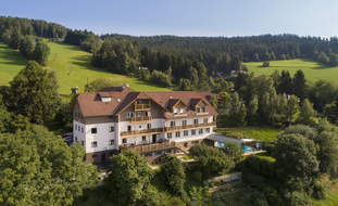 Außenaufnahme Hotel Schwengerer in Mönichwald (C) Hotel Schwengerer