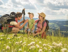 Wandern mit der ganzen Familie (C) Oststeiermark Tourismus, Bernhard Bergmann