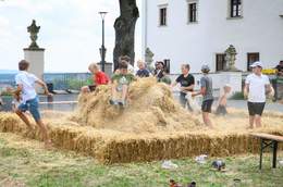 Kraftspendekirtag Strohhupfburg(C)Joglland Kraftspendedörfer