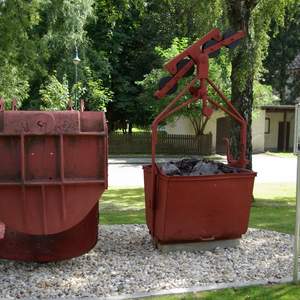 Hunt und Baggerlöffel im Hauptschulpark in Ratten (C) Heribert Hahn