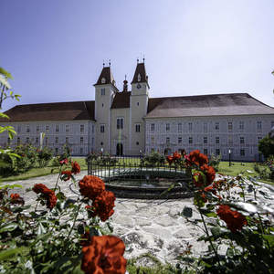 Vorau_Stift_mit_Rosen_Kurt_Elmleitner