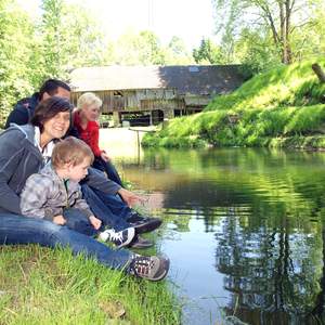 Wanderung am Wasserweg in Miesenbach (C) Studio Fotogen